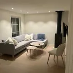2 I Sjøkanten Med 20 Sengeplasser *