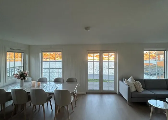 2 I Sjokanten Med 20 Sengeplasser *