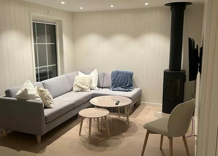 2 I Sjokanten Med 20 Sengeplasser *